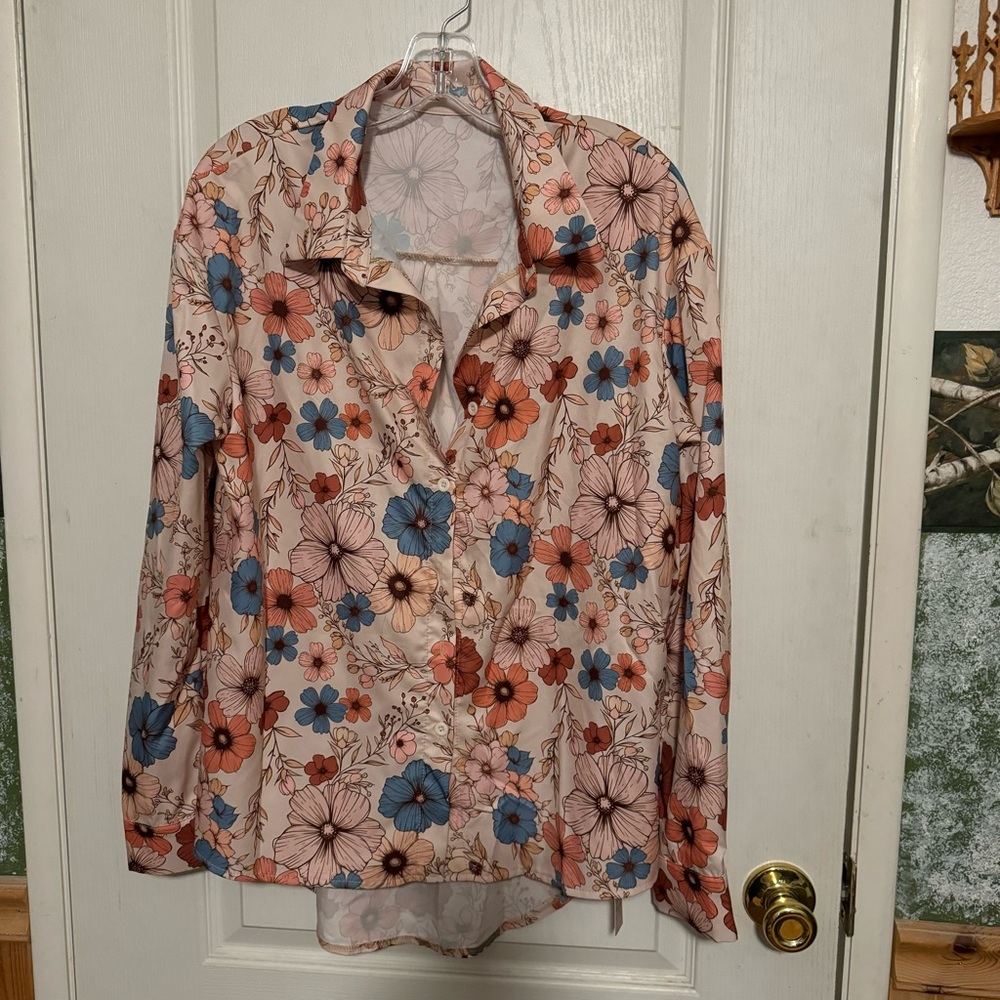 🔥NWT Emery Rose blouse